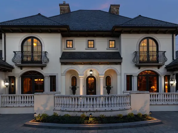 1560 Hunter Dr, Wayzata, MN 55391