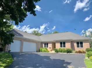 2608 Rolling Oaks Rd, Spring Grove, IL 60081