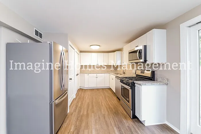 1879 Hillsdale Dr — Photo 6