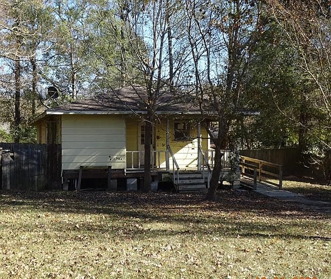1st image of 400 Wayland Dr