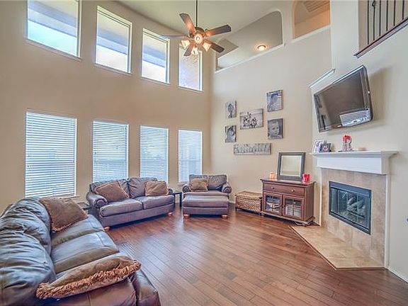 2nd image of 10228 Paintbrush Dr