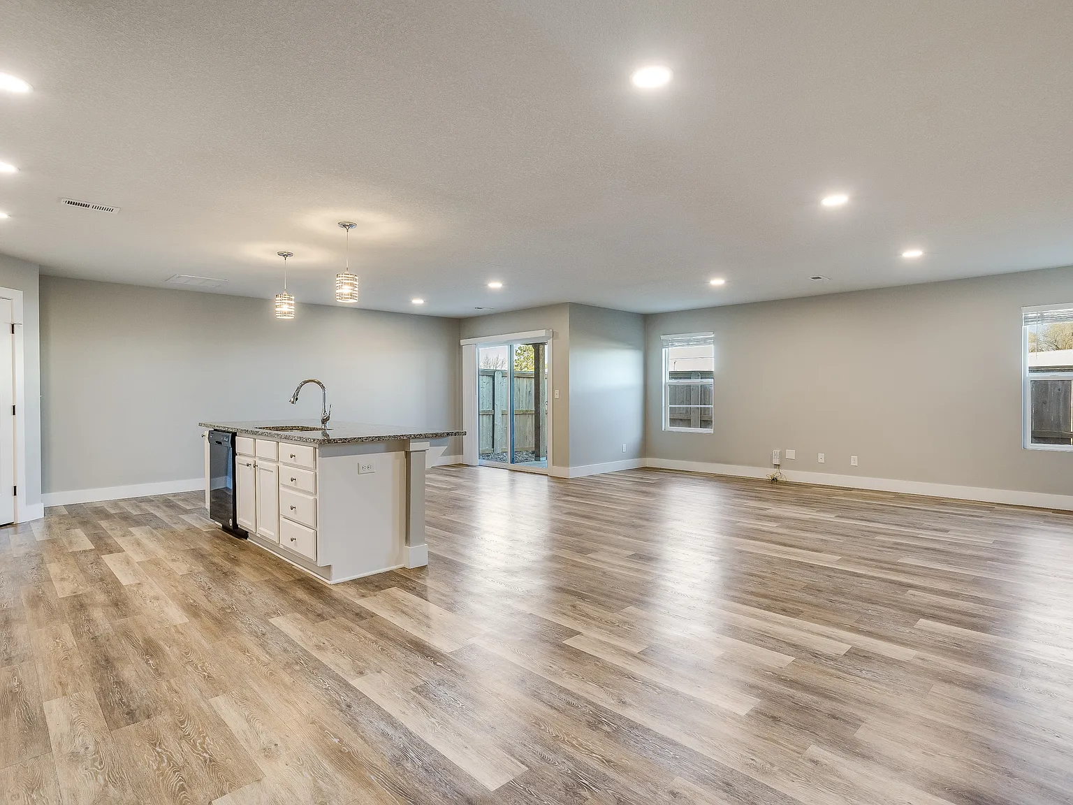 8802 W Haylee St - 1 — Photo 2