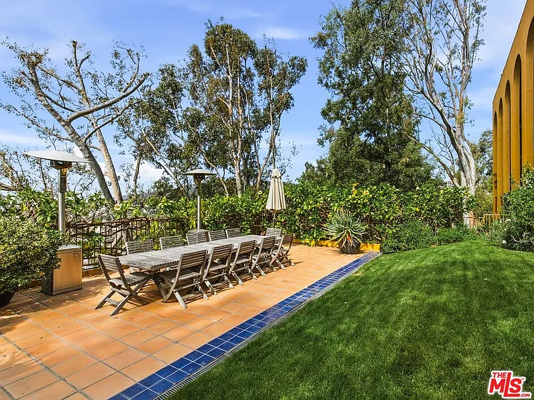 6203 Temple Hill Dr — Photo 16