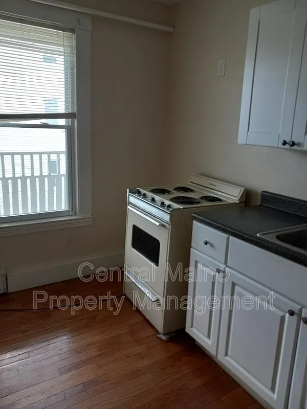 1 bed, 1.0 bath, $750 — Photo 2