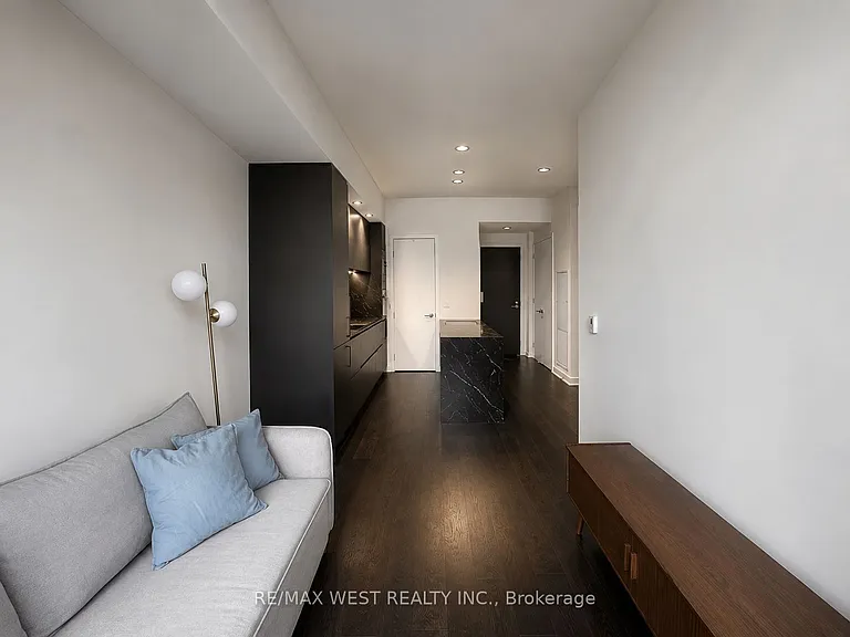 11 Yorkville Ave #1809 — Photo 3