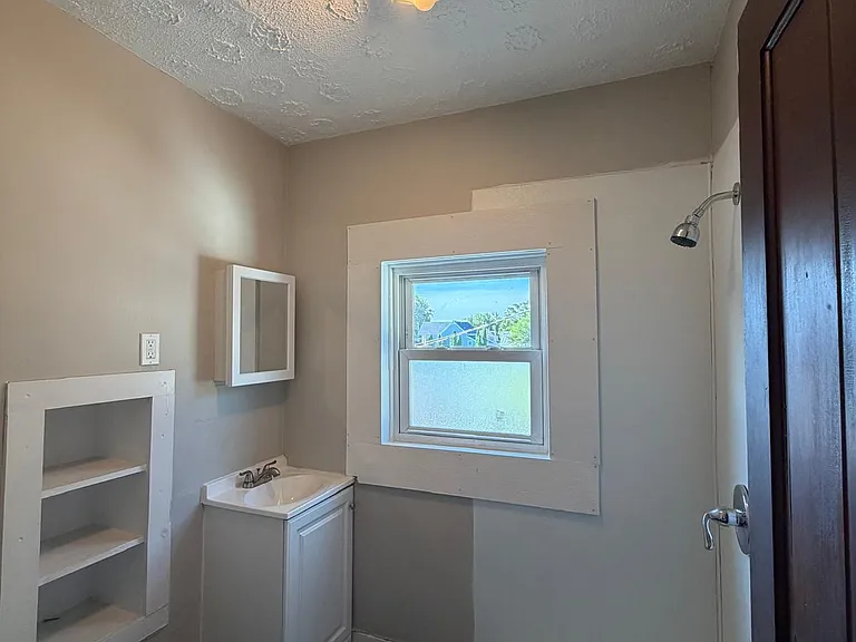 329 W Grant St — Photo 9