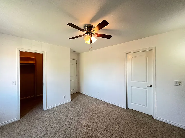 1592 Kingston Way — Photo 35
