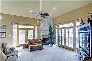5th image of 207 W Carmel Cir