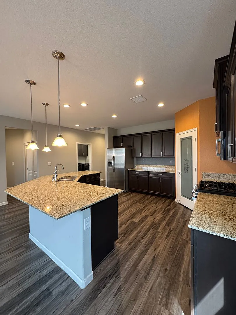 Spacious 4-Bedroom Dayton Home with Split-Bedroom Layout & Modern Finishes — Photo 4