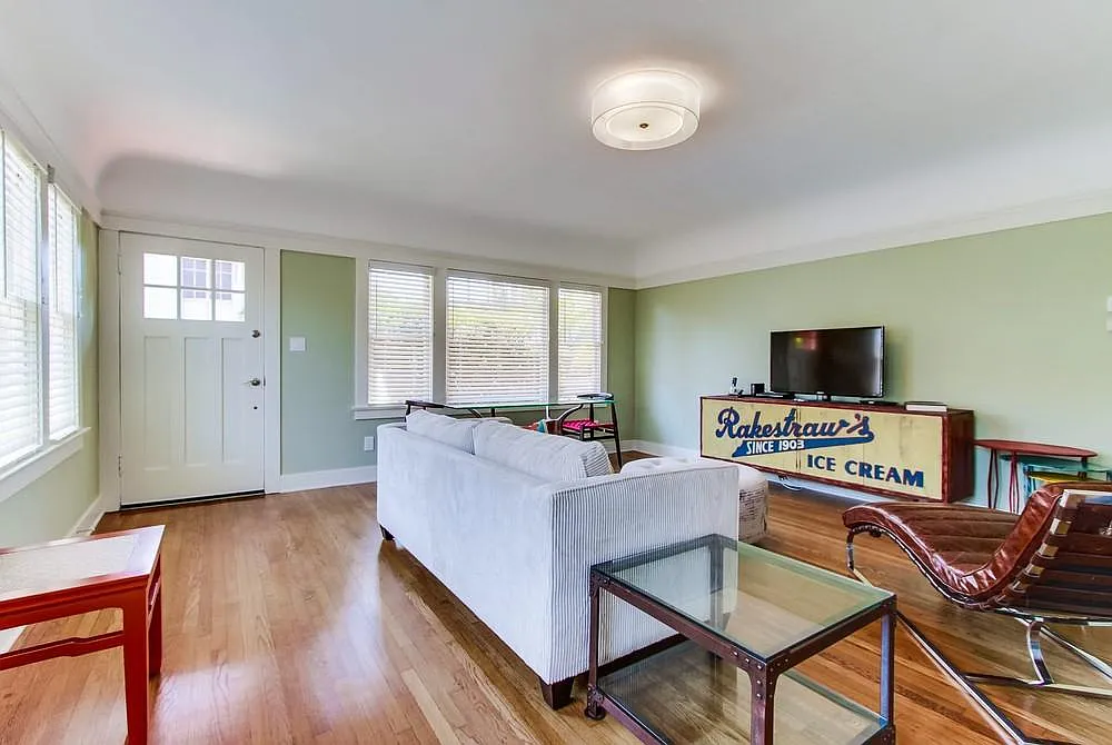 3317 Grim Ave — Photo 4