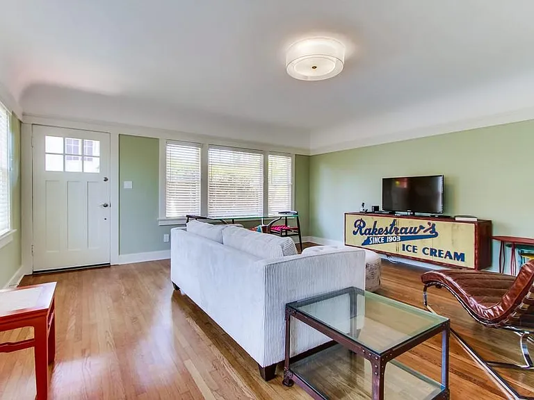 3317 Grim Ave — Photo 4
