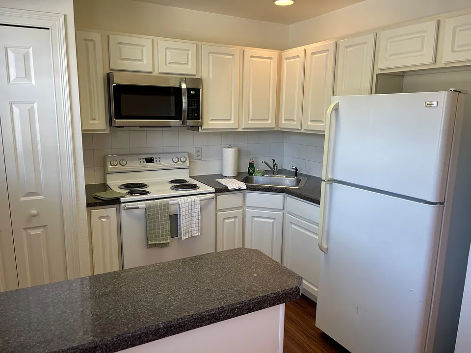 338 Hillside Ave #338