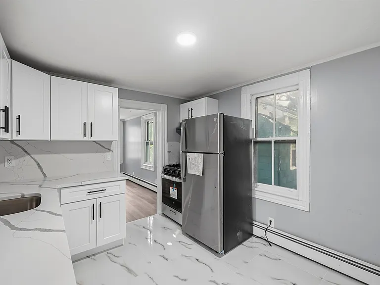 Knapp Ave — Photo 4