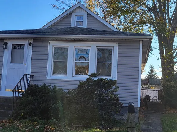 11 45th Street, Lindenhurst, NY 11757