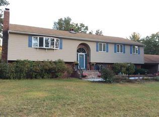 17 Holly Meadow Rd, Holyoke, MA 01040