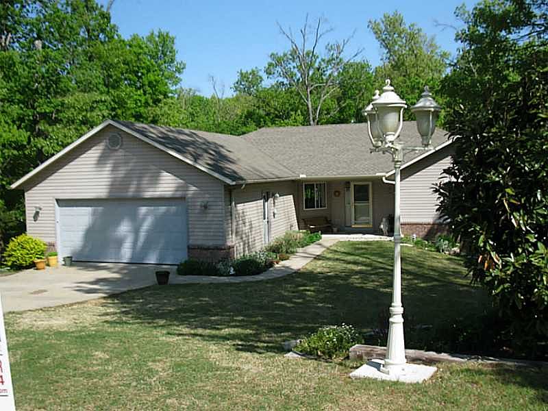 1st image of 16 Piccadilly Ln