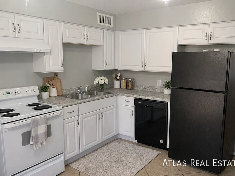 8315 N 61st Ave #3 — Photo 3