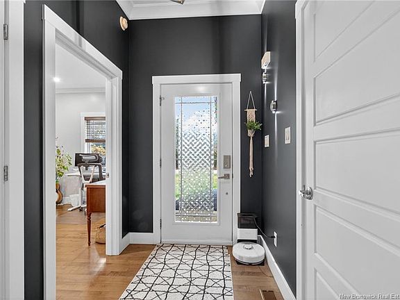 4th image of 32 Murray Rd