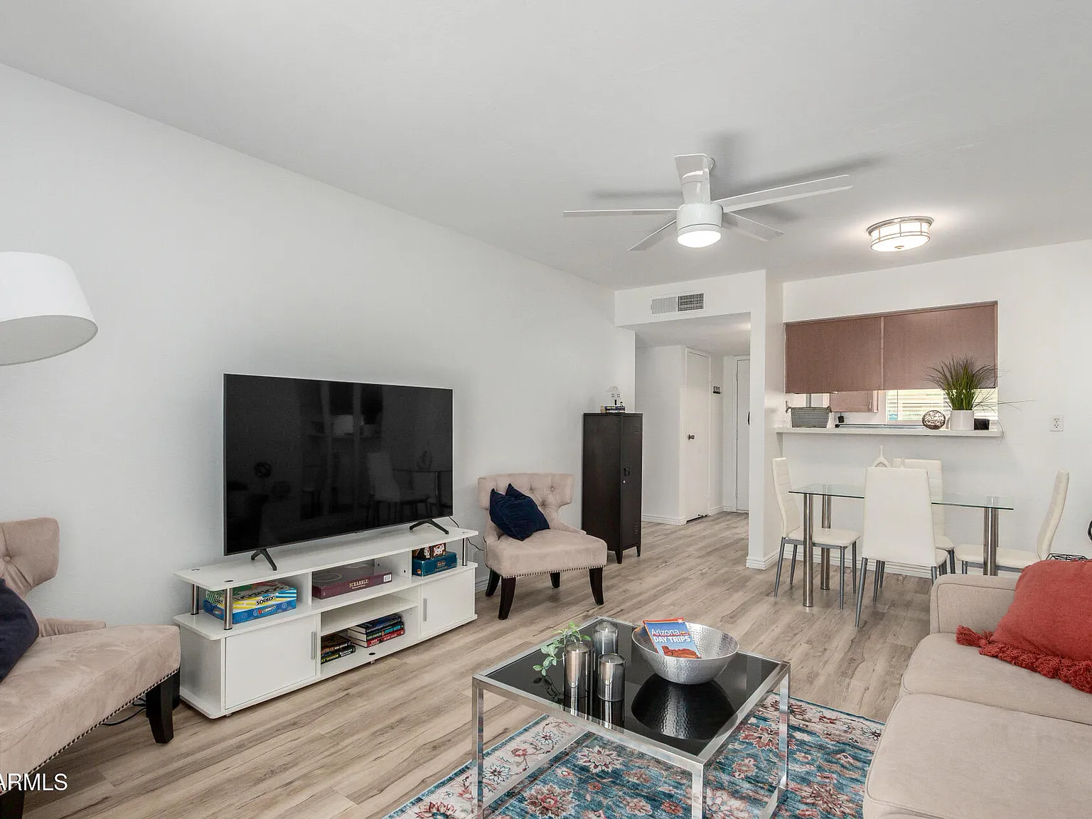 1 bed, 1.0 bath, 702 sqft, $1,900 — Photo 2