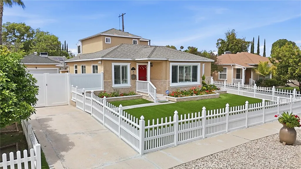 3 bed, 2034 sqft, $6,750 — Photo 3