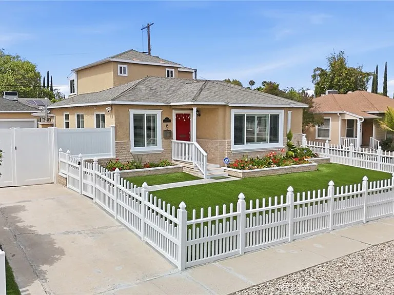 6139 Jamieson Ave — Photo 3