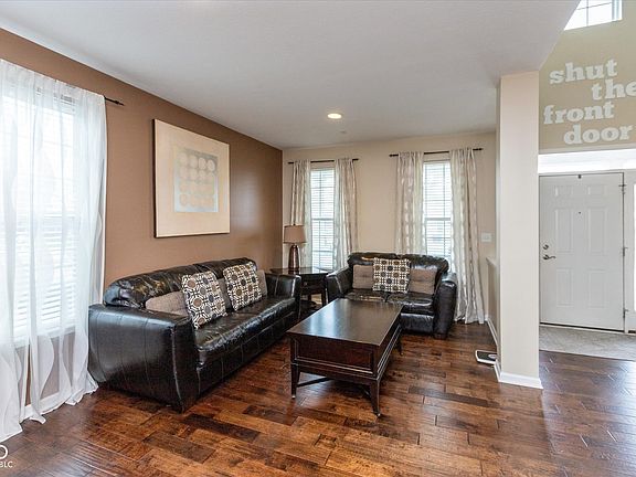 4th image of 15885 Symphony Blvd