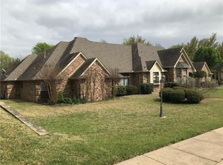 1300 Cardigan Ln, Desoto, TX 75115