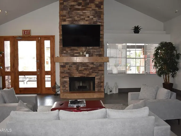 CLUBHOUSE
