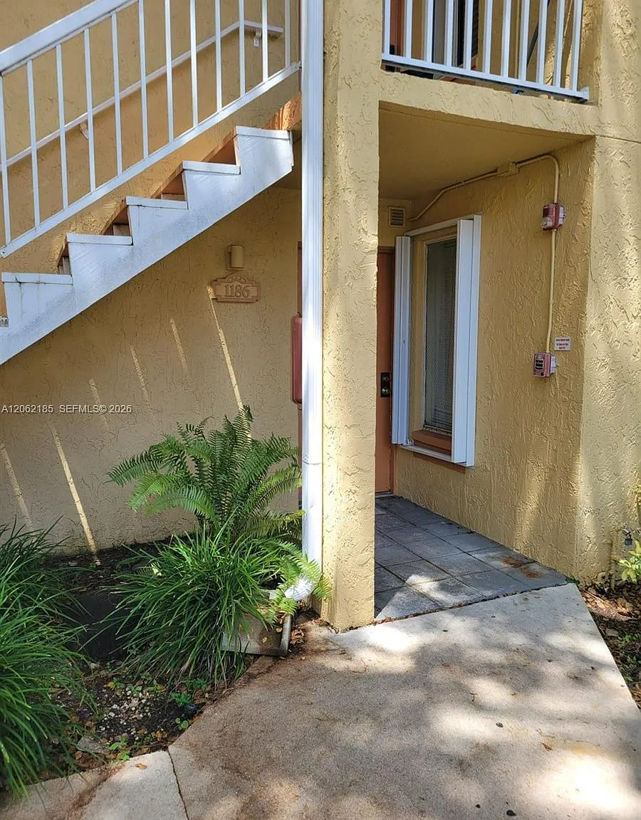 Napoli Gardens At Coral S — Photo 2