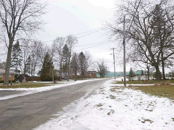 Exterior Neighborhood (street photo)