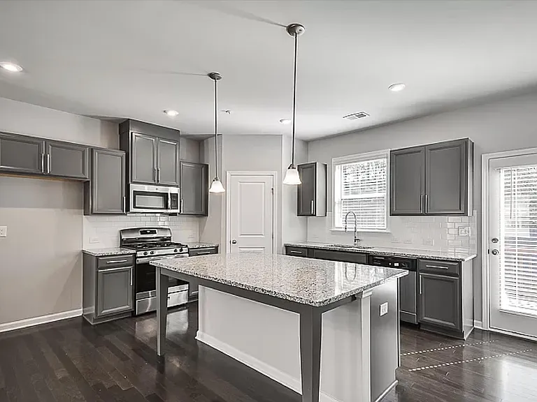 250 Mahone Dr — Photo 8