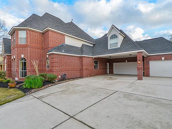 Expansive 3 car garage with plenty of parking