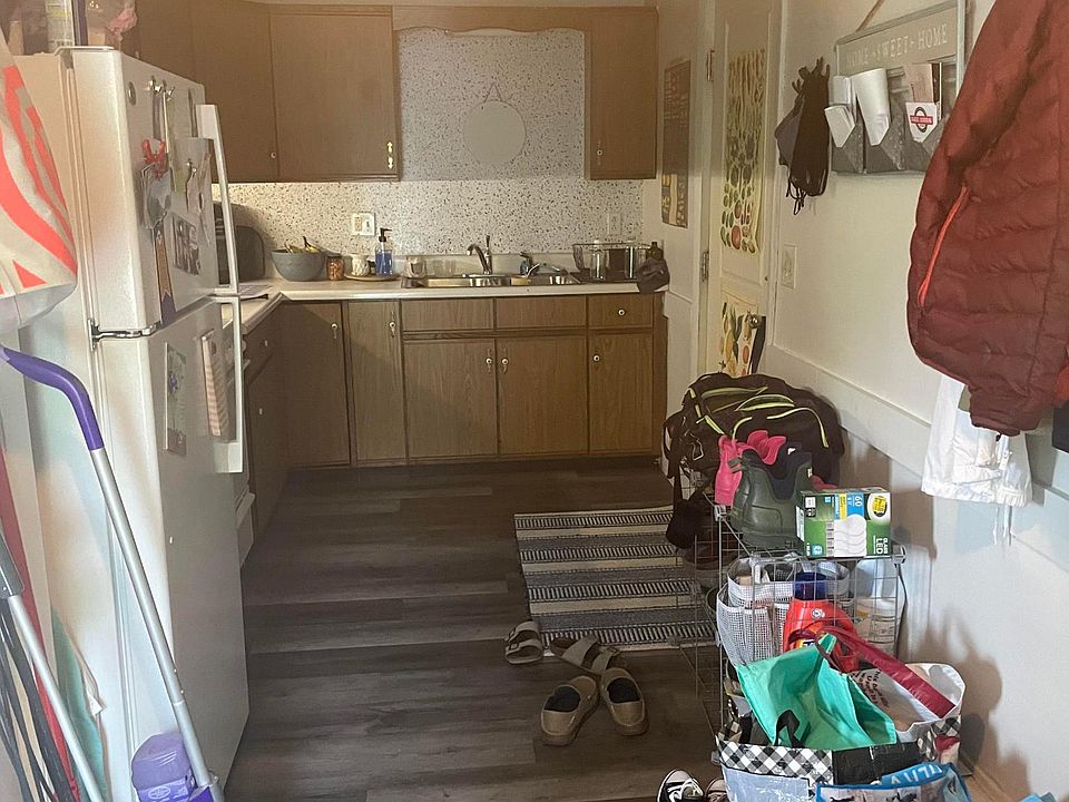 Kitchen and dining area.