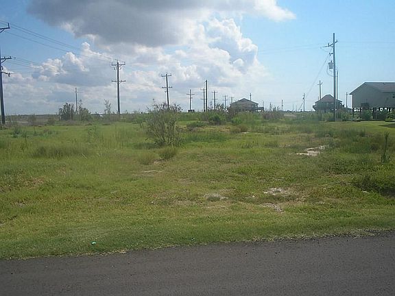 5th image of 996 Hamilton Dr