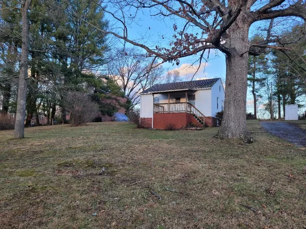 1904 Shadow Lake Rd, Blacksburg, VA 24060