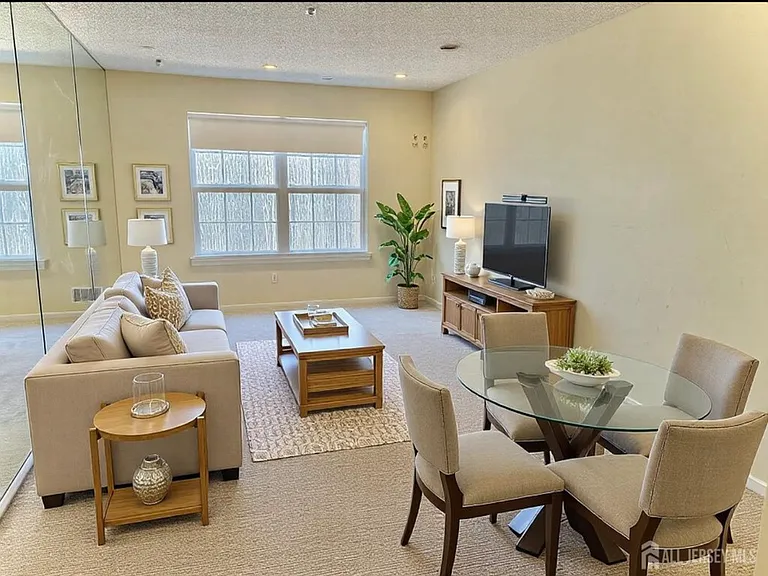 207 Prestwick Way #207 — Photo 3