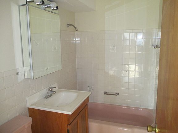 5th image of 109 S Elmwood Ave APT 28
