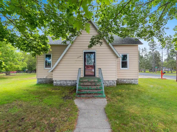1524 6th St, Marinette, WI 54143