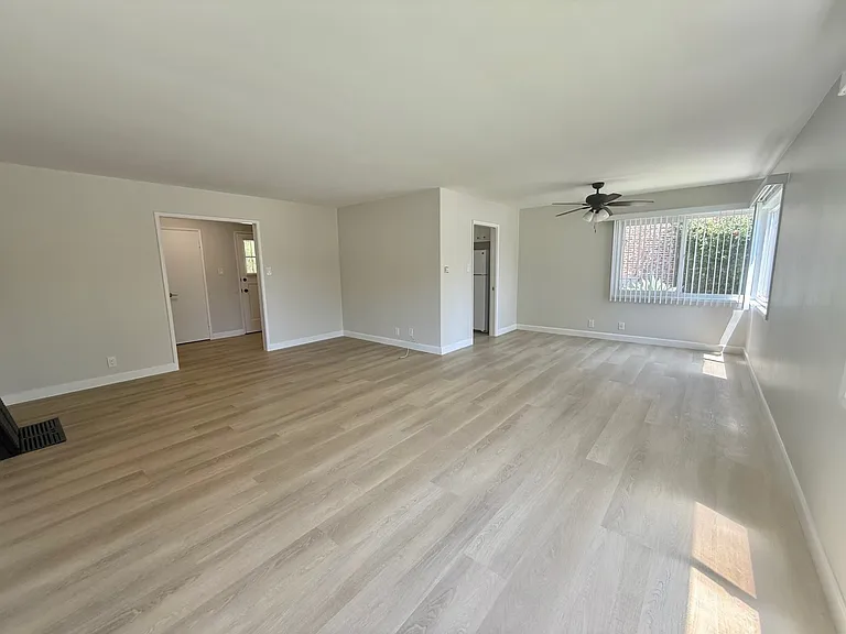 919 E Carson St #1 — Photo 2