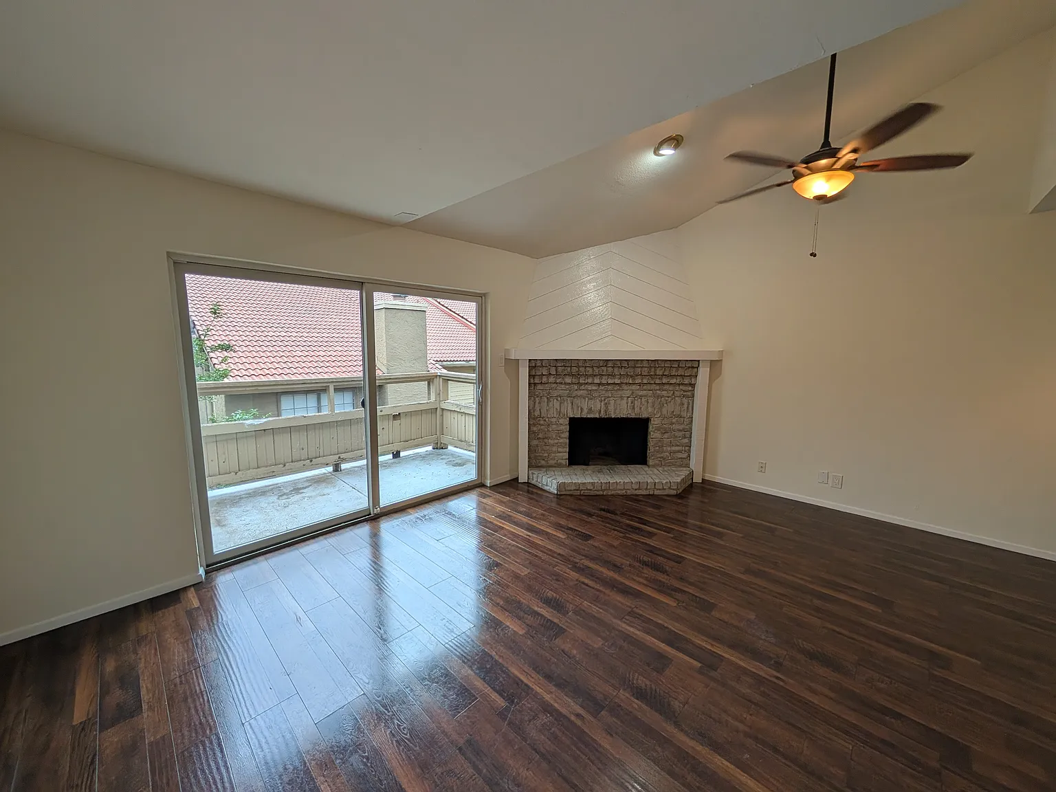 2 bed, 1.5 bath, 837 sqft, $1,550 — Photo 1