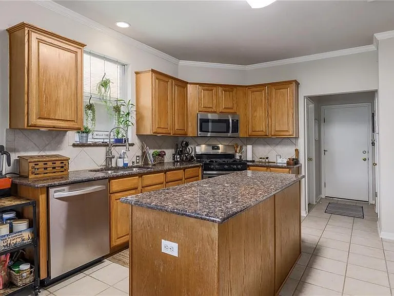 6819 Telluride Trl — Photo 8
