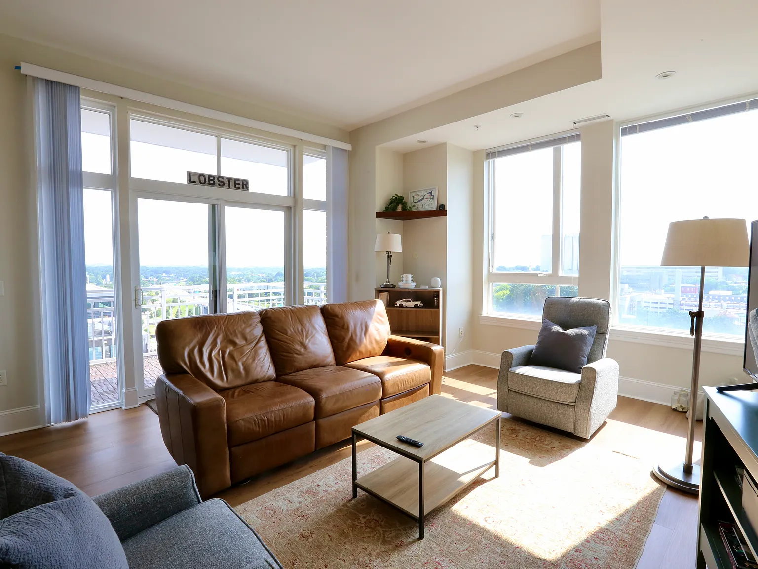 2 bed, 1272 sqft, $2,700 — Photo 2