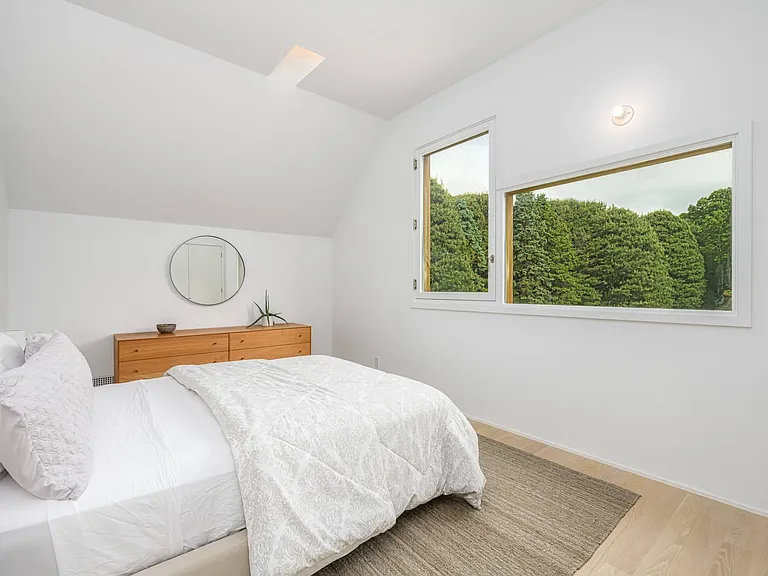284 Edge Of Woods Rd — Photo 17