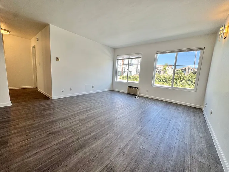 10770 Lawler St — Photo 9