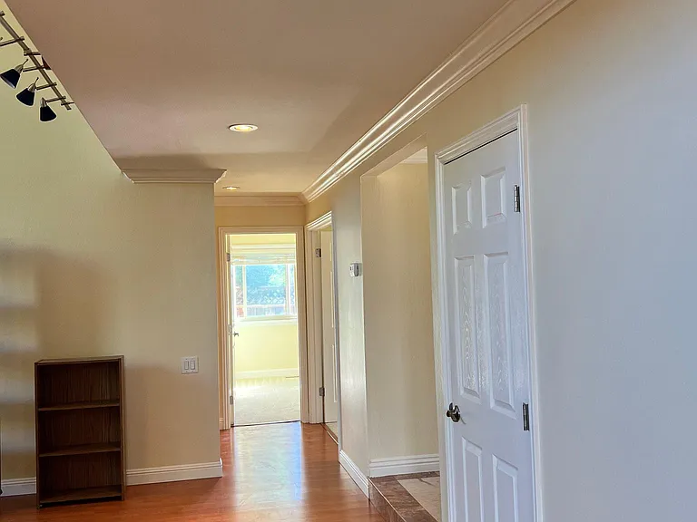 450 Neptune Dr — Photo 9