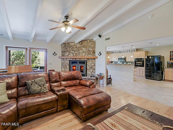 5th image of 1810 Petunia Pl