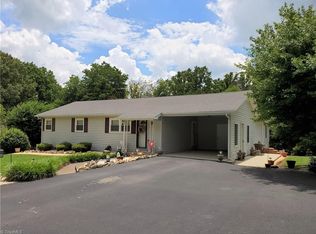 1050 Ginger Creek Dr, Pinnacle, NC 27043