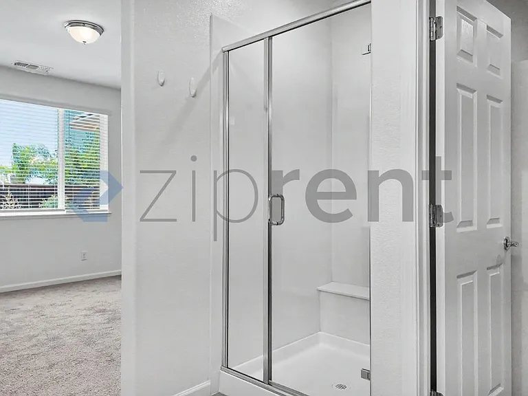 3401 Foothill Pine Ct — Photo 32