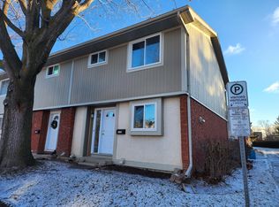 3901 Old Richmond Rd #F, Ottawa, ON K2H8T8