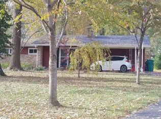 135 Eau Claire Dr, Saint Charles, MO 63301